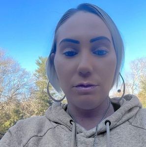 Meet your Posher, Holly